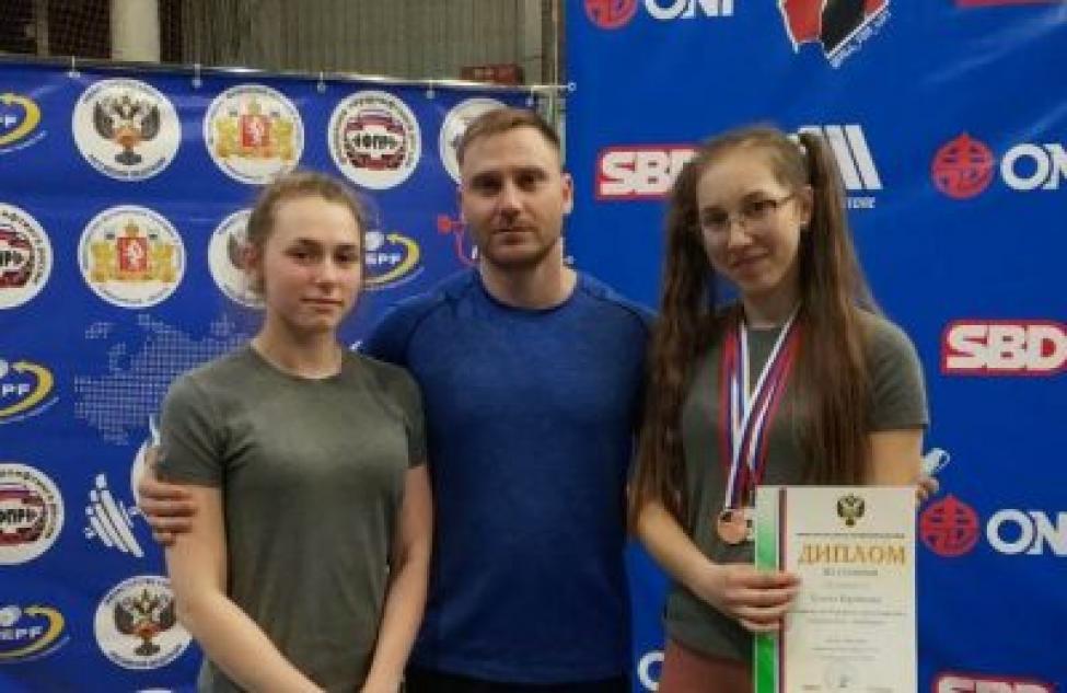 Девушки из Ургуна Искитимского района стали победителями и призерами первенства России по пауэрлифтингу
