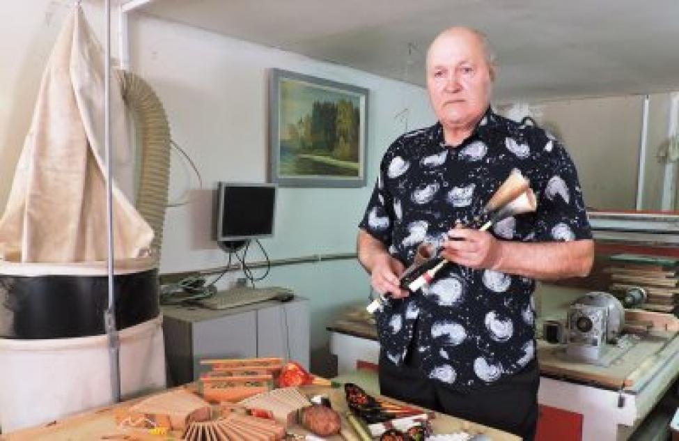 Мастер из Тальменки делает народные инструменты, которые ценятся и в России, и за рубежом