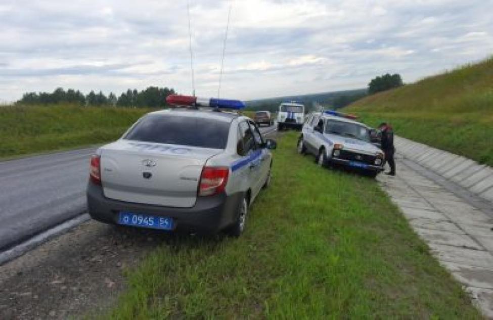 После погони задержали жителя Кемерово на угнанном автомобиле сотрудники ДПС в Новосибирской области
