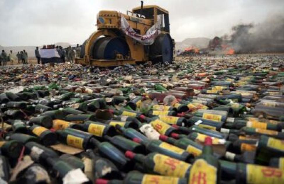Более 100 литров алкоголя уничтожили в Кировском районе Новосибирска