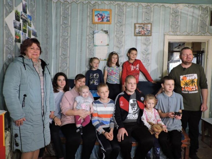 многодетные российские артисты. новость дня в россии искитимский район село завьялово 2022 27 интернат. многодетная мать. многодетные семьи в россии. семья ширяевых.