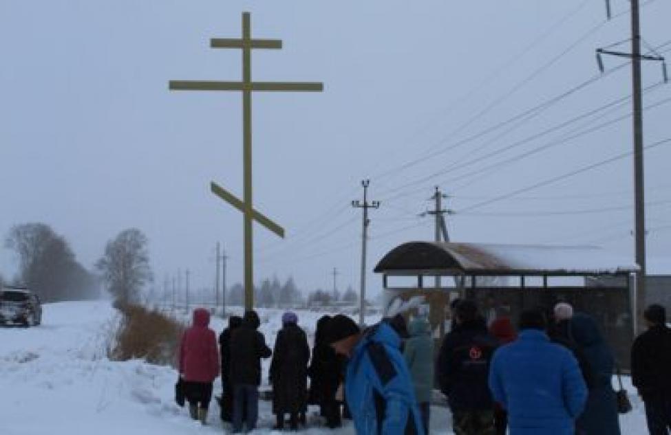 Поклонный крест установлен на въезде в село Тальменка