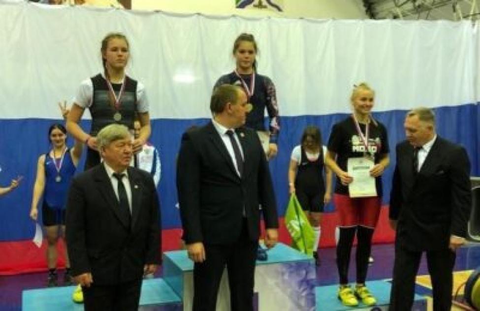 Искитимская тяжелоатлетка Злата Борисова вновь первая