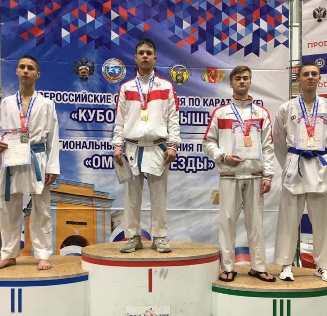 Кубок прииртышья по каратэ 2024 год. Спортсмен с медалью. Новинчанов владимир владимирович каратэ. Омск каратэ кубок прииртышья. Спорт дата кубок прииртышья.
