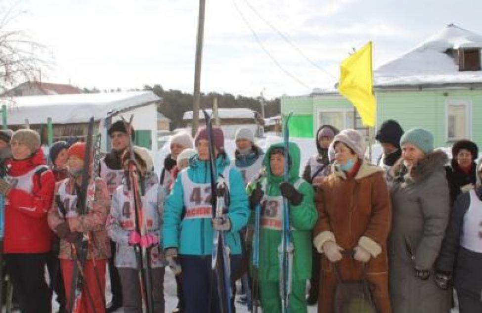 В память о Нине Панфиловой пенсионеры Искитима встали на лыжи