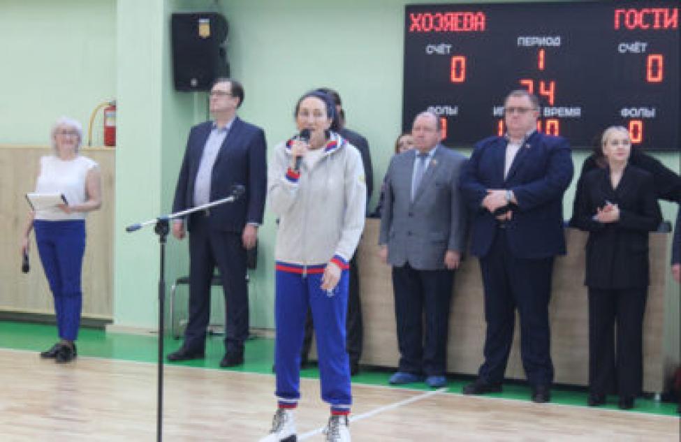 Олимпийская чемпионка Ирина Минх открыла спортзал ДЮСШ Искитима после ремонта