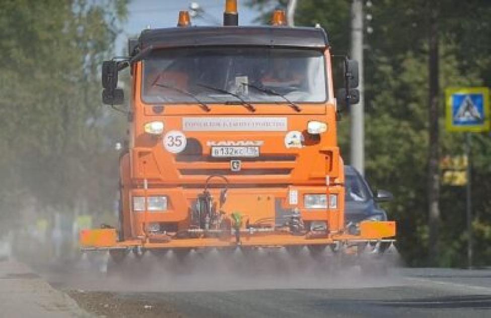 Грязь и пыль с улиц Новосибирска смоют шампунем