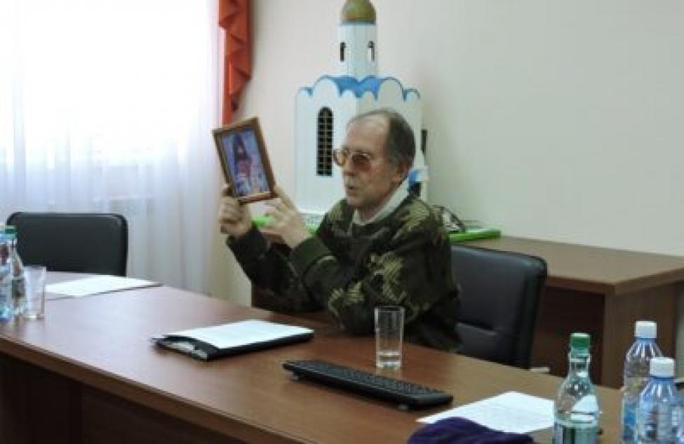 Икону редкого святого Ионы принес на церковно-краеведческую конференцию Андрей Оборкин