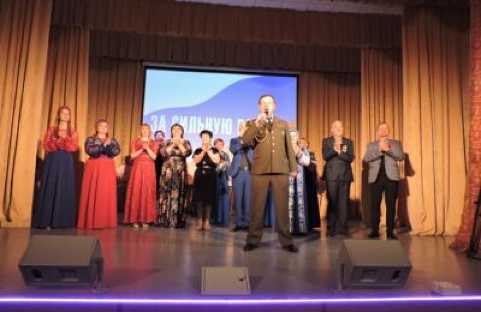 Патриотический концерт прошел в поселке Листвянский Искитимского района