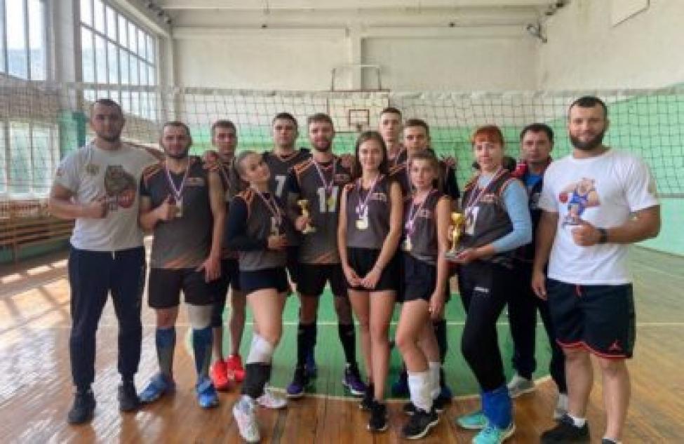 Команда Искитима победила в областном турнире по волейболу