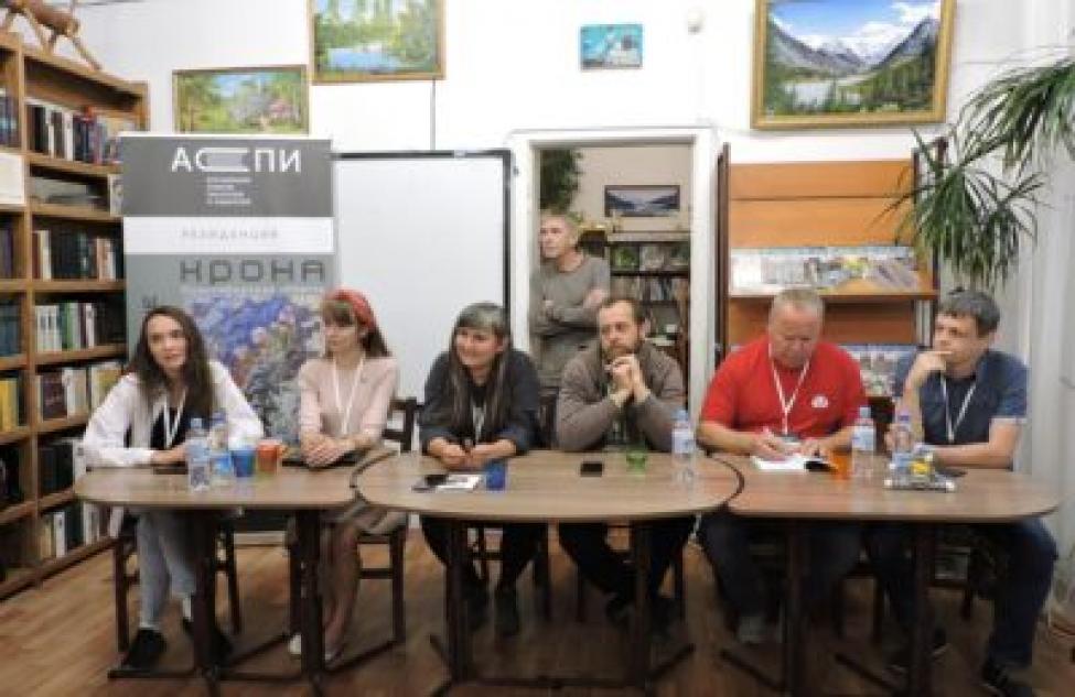 Литературные резиденты встретились с читателями в Линево