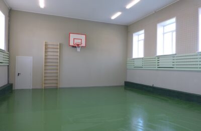 Завершился капремонт спортзала в школе  поселка Листвянский