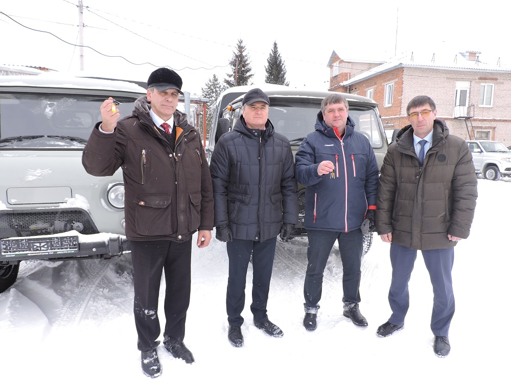 НОвые "УАЗы" получили предприятия коммунального хозяйства района. Фото Анны Зубаревой