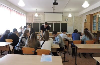 Рекламировали валенки и рисовали лидеров школьники Искитимского района на профинтенсиве