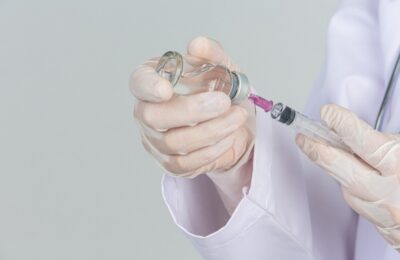 Поставить прививку от кори можно бесплатно в любой ближайшей поликлинике