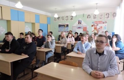 Боец СВО с позывным Ермак встретился со школьниками Искитимского района