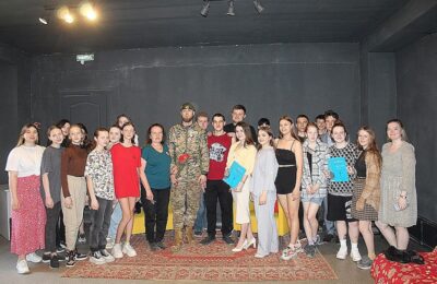Герой СВО из телепередачи Андрея Малахова встретился с подростками в Искитиме
