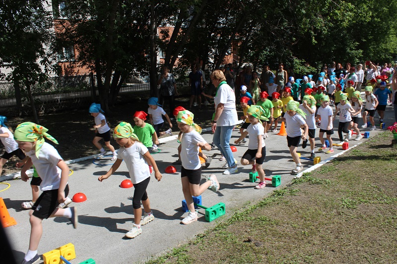 Публикация «Спортивная площадка в детском саду» размещена в разделах