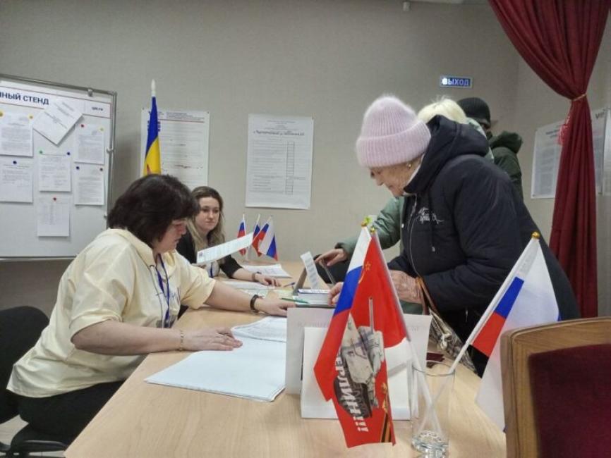 Избирательные участки семей. Избирателей участок 7 школе первоуральск. Отмена прямых выборов. Дети голосуют на выборах. Избирательные участки семей.