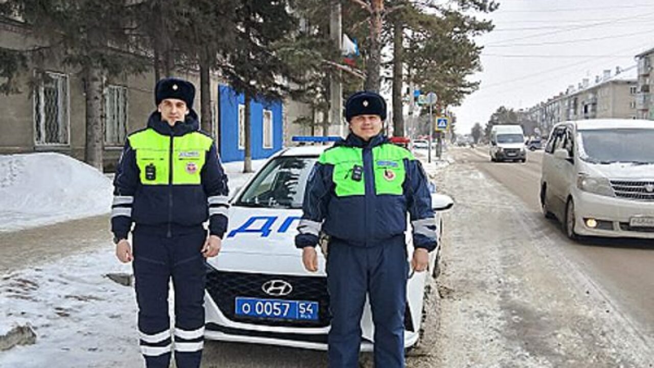 Искитимские госавтоинспекторы помогли пассажирам сломавшегося автобуса -  Искитимская газета