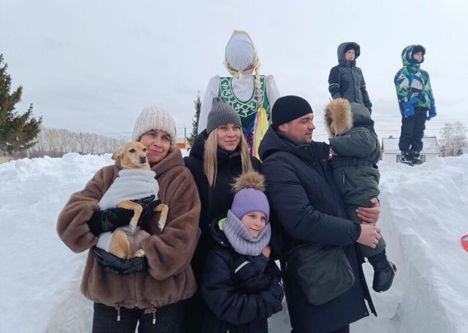 Семья Екатерины Ярославцевой (в центре). Фото из архива редакции