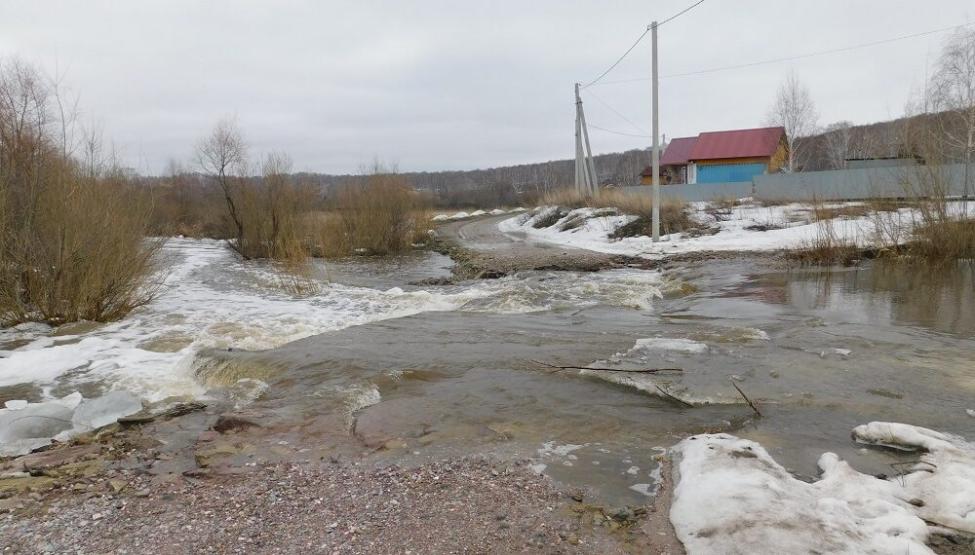 Большая вода размыла переправу. Фото Анны Зубаревой