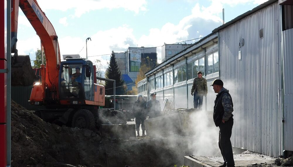 Утечку теплоносителя обнаружили на теплосети Линево. Фото Анны Зубаревой