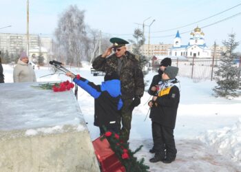 Возложение цветов. Фото Анны Зубаревой