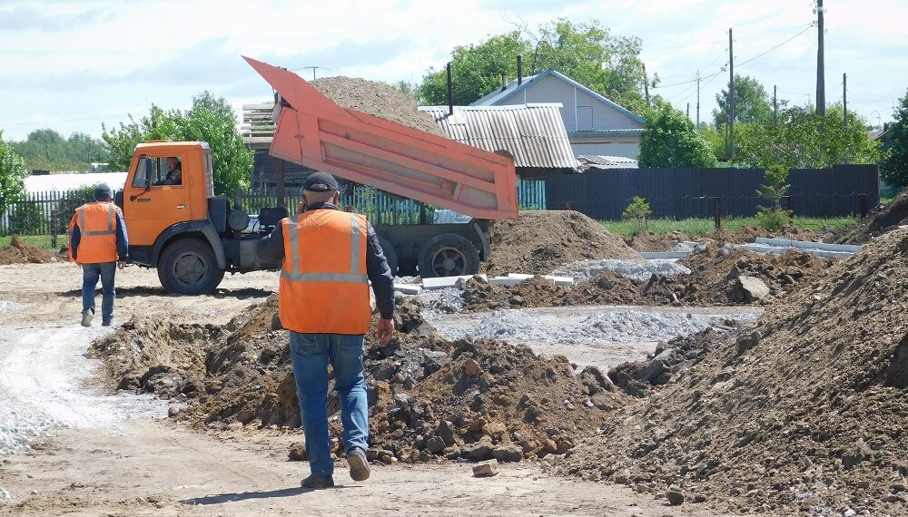 Благоустраивают центр Улыбино. Фото Анны Зубаревой