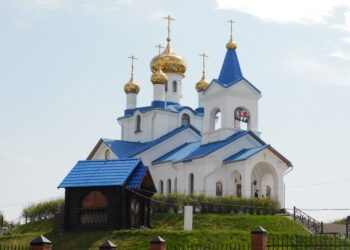 Храм в рабочем поселке Линево. Фото Анны Зубаревой