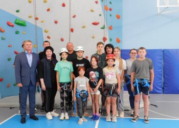 В спортзале у скалодрома. Фото Анны Зубаревой