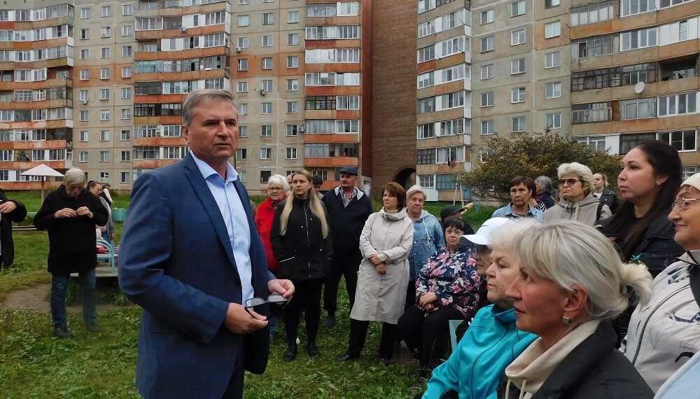Глава Искитимского района встретился с жителями поселка Линево. Фото Анны Зубаревой