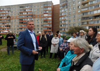 Глава Искитимского района встретился с жителями поселка Линево. Фото Анны Зубаревой