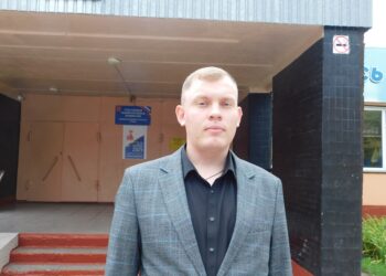 У избирательного участка. Фото Анны Зубаревой