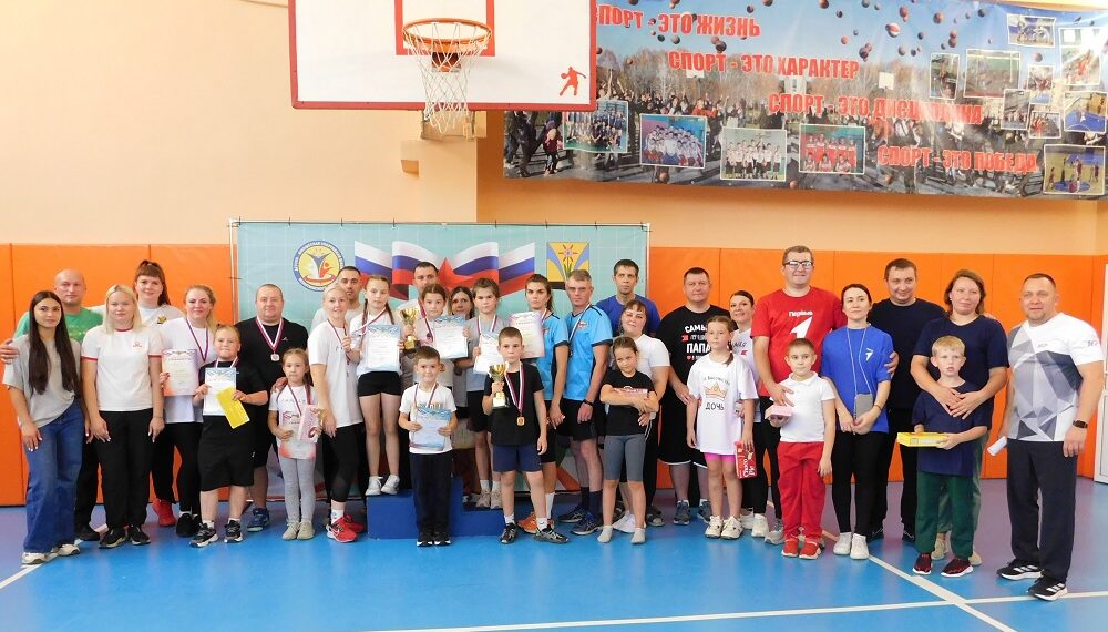 Участники соревнований и судьи. Фото Анны Зубаревой