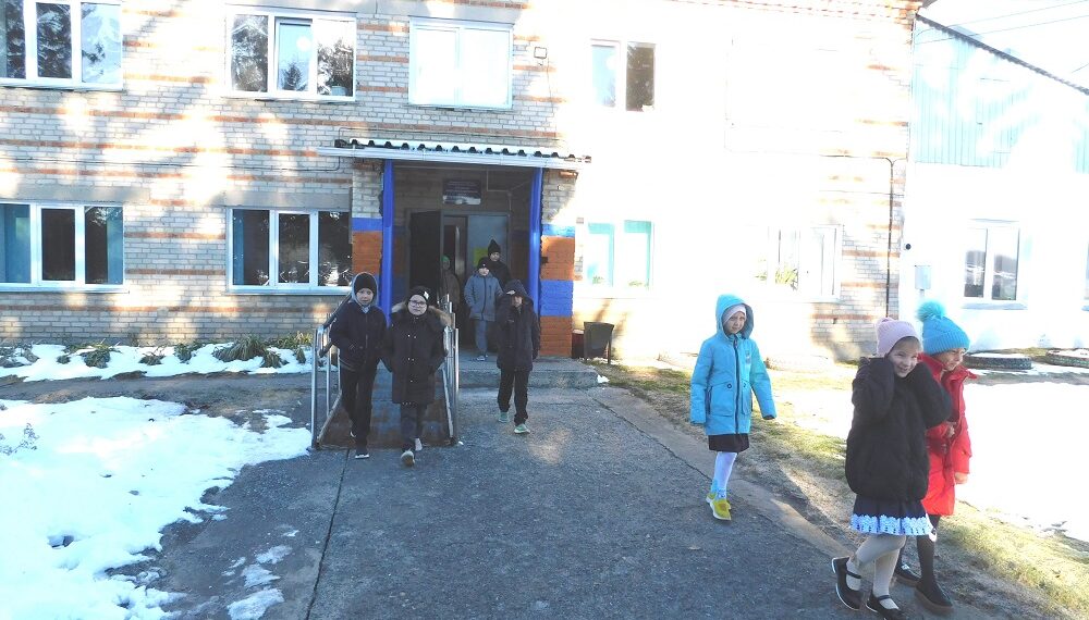 Эвакуация школьников. Фото Анны Зубаревой