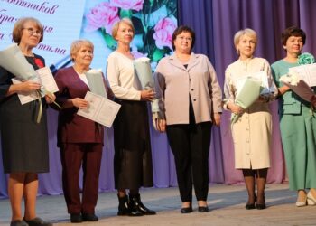 Фото редакции. учителя города Искитима, чьи имена занесены в Книгу почета