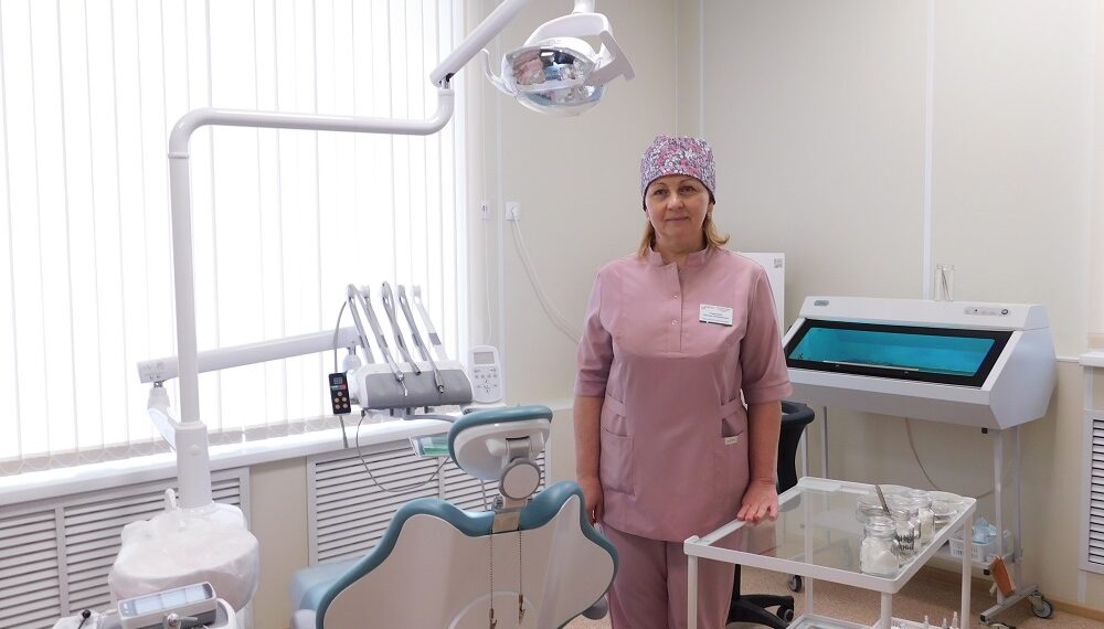 Стоматолог Татьяна Тарасцова в новом кабинете . Фото Анны Зубаревой