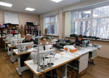 На базе учебного производственного комбината школы шьют одежду, постельное белье и многое другое. Фото Анны Зубаревой