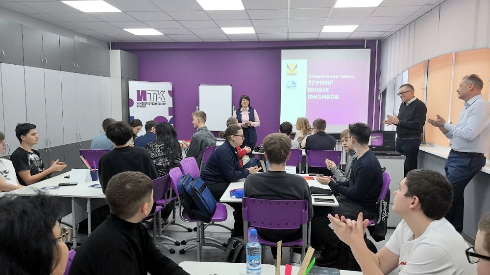 Открытие профильной смены. Фото Центра детского научно-технического творчества «Спутник»