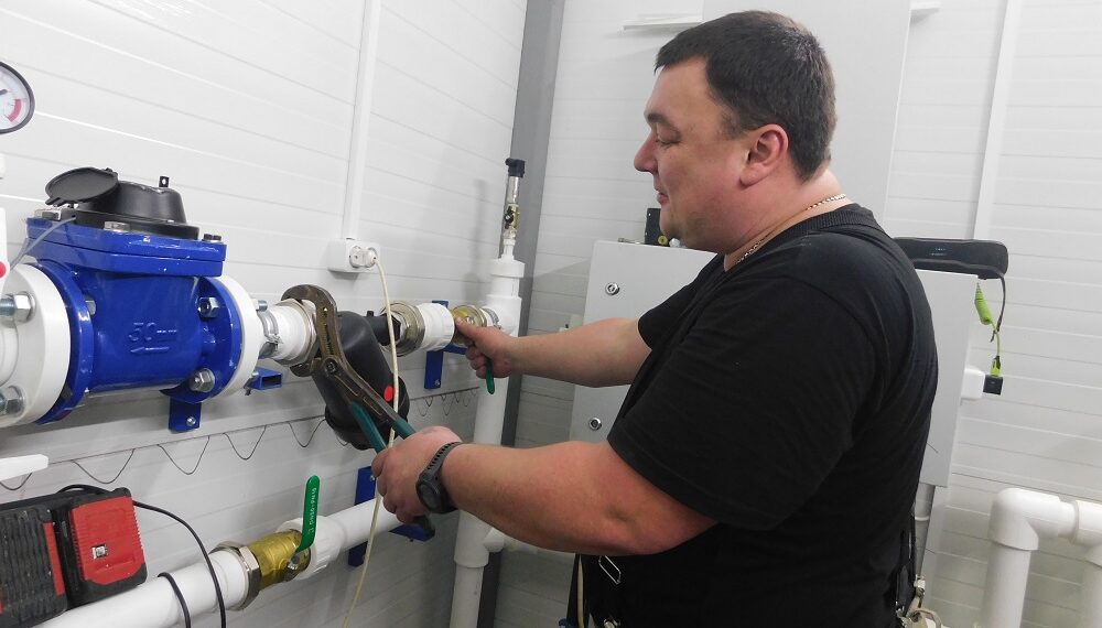 Идет монтаж оборудования. Фото Анны Зубаревой