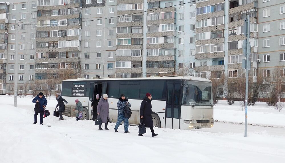 Последние дни декабря. Последние рейсы автобуса из Искитима в Линево и обратно. Фото Анны Зубаревой