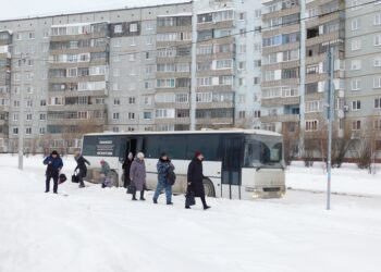 Последние дни декабря. Последние рейсы автобуса из Искитима в Линево и обратно. Фото Анны Зубаревой