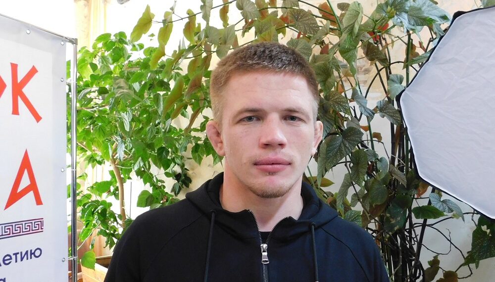 Сергей Степанов — почетный гость турнира Искитимского района по греко-римской борьбе «Кубок спартанца 2025»в селе Легостаево. Фото Анны Зубаревой