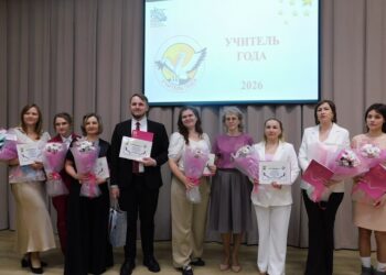 Участники конкурса профмастерства - восемь педагогов Искитимского района . Фото Анны Зубаревой