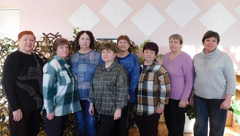 Волонтерская группа "Благодеи" и куратор волонтерского движения В"месте мы сила". Фото Анны Зубаревой