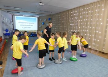 На открытом занятии. Фото Анны Зубаревой