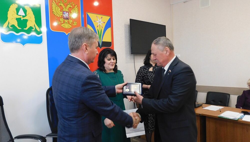 Вручили памятные медали. Фото Анны Зубаревой