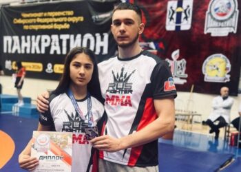 Дарья Шаталова с тренером Евгением Марандиным. Фото ДЮСШ Искитимского района