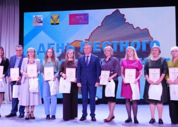 Почетными грамотами наградили лучших работников. Фото Анны Зубаревой